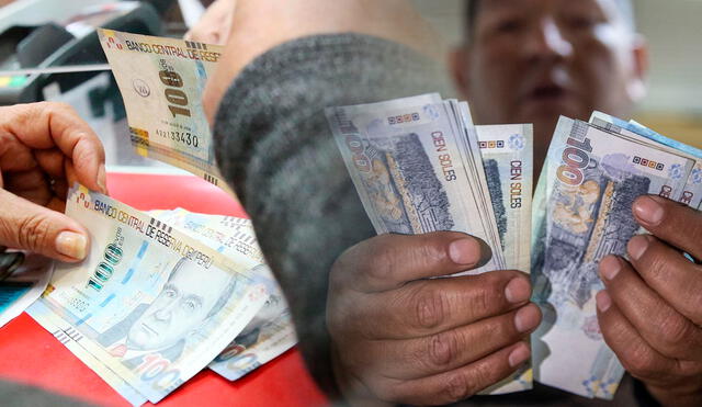 Especialistas en economía aconsejan evitar el retiro del dinero si no se tiene una determinada finalidad. Foto: Composición LR/Andina.