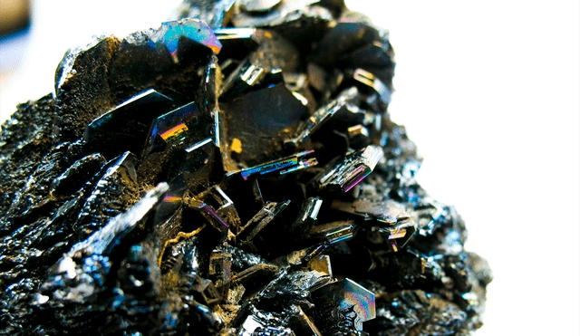 Este elemento químico pertenece al grupo de los metaloides y es el segundo más abundante en la corteza terrestre. Foto: Mllopis Gemologia.