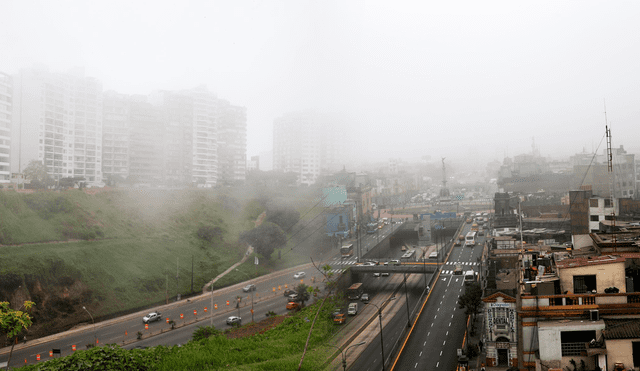 Neblina en Lima se presenta con intensidad en horas de la mañana y noche. Foto: Jhon Reyes/La República