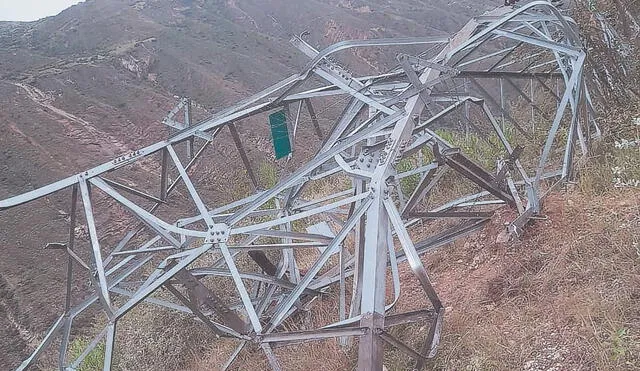 Atentado. Así quedó la última torre de alta tensión derribada. Foto: difusión