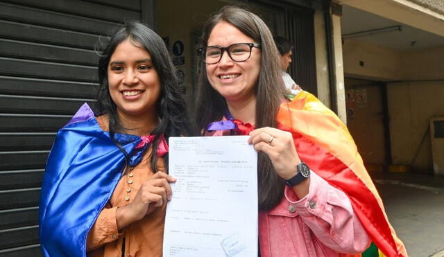 La pareja busca lograr la inscripción de su matrimonio en el Perú. Foto: Flora Tristán/X