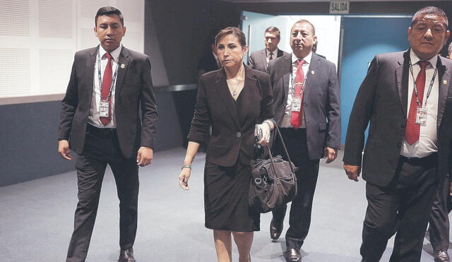 Fiscal Patricia Benavides habría coordinado con sus "topos" versión ante el Eficop.