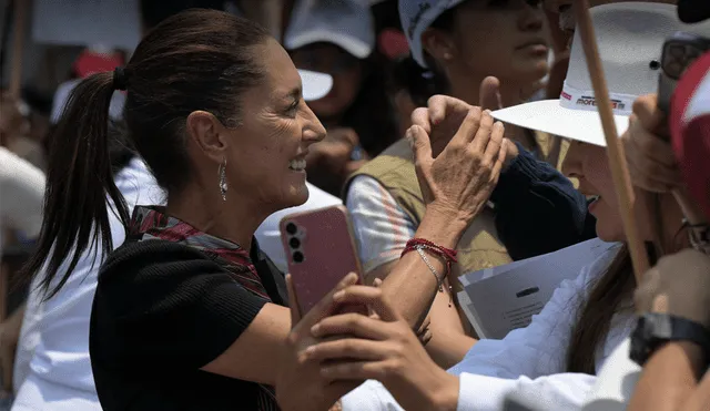 Claudia Sheinbaum, candidata oficialista, lidera las encuestas para la presidencia en México. Foto: AFP