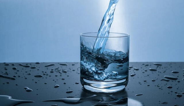El agua ya no es considerada la mejor alternativa para la rehidratación. Foto: Pixabay