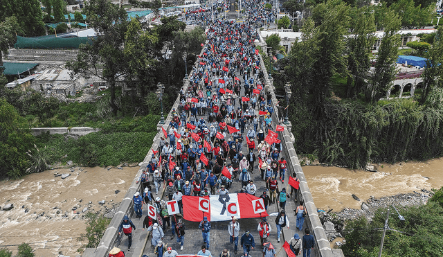 Indagaciones. A paso lento avanzan las investigaciones por las muertes de tres peruanos en las protestas de Arequipa. Foto: Rodrigo Talavera / La República