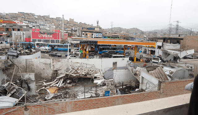 Ciudadanos que se encontraban cerca del grifo compartieron videos y fotos por redes sociales. Foto: Carlos Félix