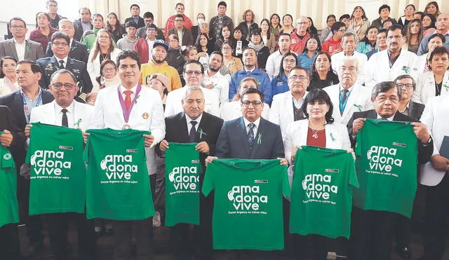 Pedido. Familias le solicitan al ministro de Salud que agilice la aprobación del reglamento de la ley que ordena que todos los peruanos sean donantes. ¡Vamos! Foto: difusión