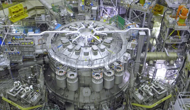 El reactor de fusión nuclear más grande del mundo que está en funcionamiento mide 15.5 metros de altura. Foto: AFP
