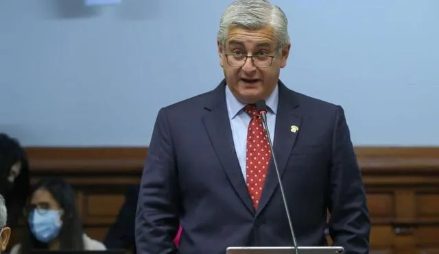 Juan Carlos Lizarzaburu se suma a la fila de congresistas que renunciaron a su partido. Foto: Congreso