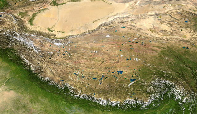 La meseta tibetana ocupa un área rectangular aproximada de 1.000 km de ancho por 2.500 km de largo. Foto: Wikimedia Commons/NASA
