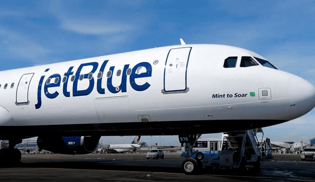 La aerolínea JetBlue dejará de volar en alguna ciudades de Estados Unidos. Foto: Voz de América