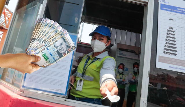 Los sueldos de los operadores de los peajes suele incrementarse conforme pasen los años. Foto: Andina/Lr