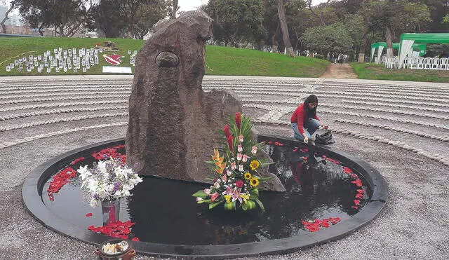 Memorial. El Ojo que llora, creado por la artista Lika Mutal, es un lugar de recuerdo para los familiares de las víctimas civiles de la violencia. Foto: difusión