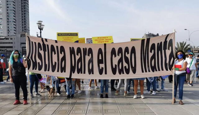 Organizaciones sociales exigen justicia para las mujeres víctimas de agresión sexual por militares en 1984.