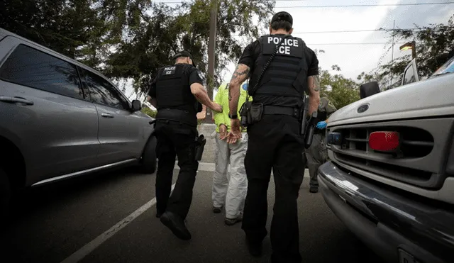 La pérdida de la residencia permanente también puede conllevar la deportación de Estados Unidos. Foto: Telemundo