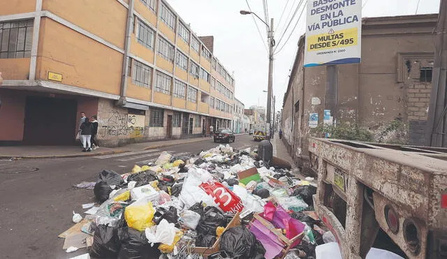 Montículos. La basura se sigue acumulando en varias zonas de Lima. Solo se han maquillado algunas avenidas de la ciudad. Foto: difusión