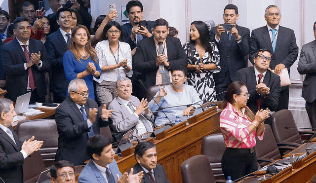 Maniobra. Fujimorismo contrabandeó reforma en proyecto sobre reelección de autoridades. Foto: Félix Contreras / La República Maniobra. Fujimorismo contrabandeó reforma en proyecto sobre reelección de autoridades. Foto: Félix Contreras / La República