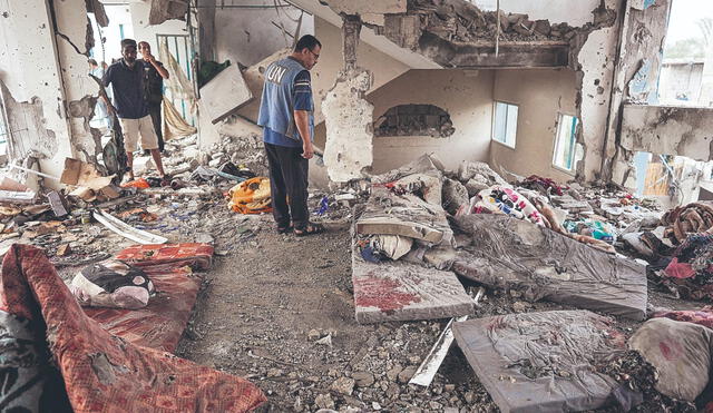 Crueldad. Escuela de la UNRWA en Nuseirat, en  el centro de la Franja de Gaza, fue atacada. La violencia no se detiene. Foto: AFP