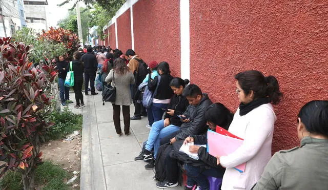 UGEL solicita titulados en carreras como Administración y Gestión Pública. Foto: Andina