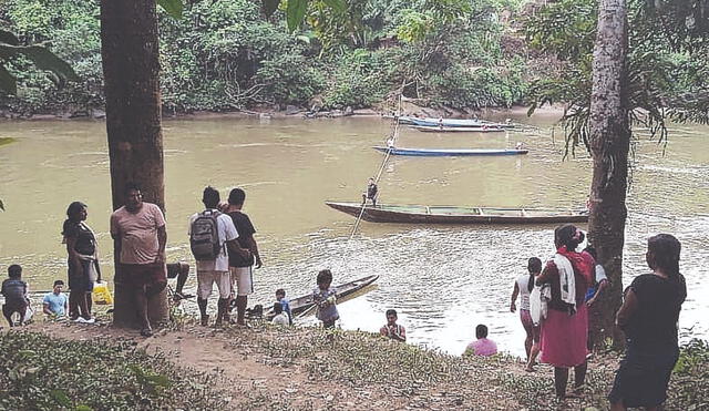 Abandonados. Cansados de la minería ilegal, indígenas han cerrado el paso del río Comaina. Foto: difusión