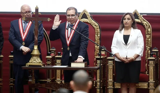 Arévalo dijo que seguirá defendiendo al país de los enemigos de la Patria. Foto: Marco Cotrina/La República