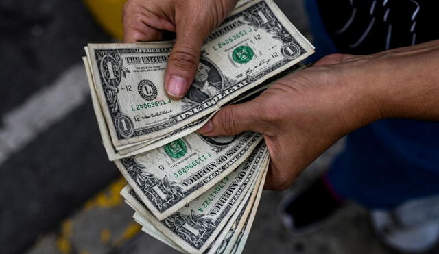 El dólar de encuentra en S/3,760 la compra y S/3,790 la venta. Foto: AFP