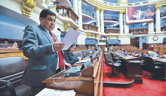 Debate. Congresista Pasión Dávila y la Bancada Magisterial impulsaron esta ley que representaría el fin de la meritocracia. Foto: difusión