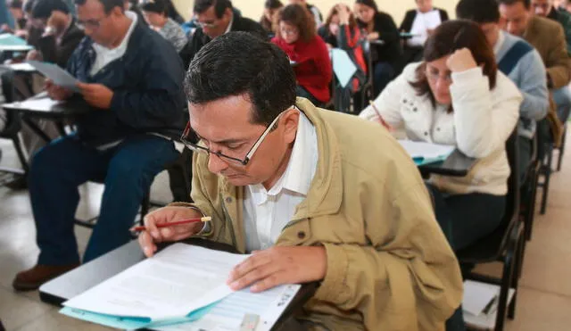 Docentes suelen realizar un concurso para obtener su nombramiento en la educación pública. Foto: Andina
