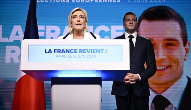 Marine Le Pen (izq.), líder del partido francés de extrema derecha RN, se dirige a los militantes después del anunció de las nuevas elecciones generales el 30 de junio.