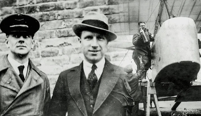 El premio que se le otorgó a Arthur Whitten Brown y John William Alcock, los aviadores británicos que consiguieron cumplir el reto tras 16 horas y 12 minutos de vuelo. Foto: Composición LR/Billiken.