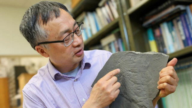 El geobiólogo Shuhai Xiao del Virginia Tech. Foto: Spencer Coppage para Virginia Tech
