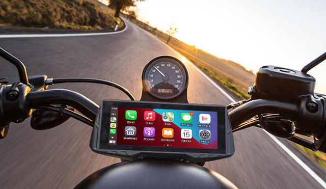 Android Auto también puede ser utilizado por los que manejan motocicletas. Foto: Motor El País