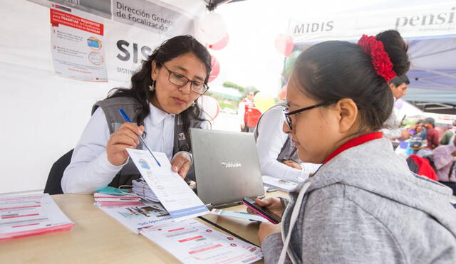 Midis es la entidad que supervisa los diversos programa sociales en el Perú. Foto: composición LR/El Peruano