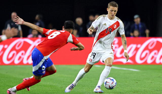 Oliver Sonne fue crucial en el partido desde que entró y ayudó a mantener el arco peruano en cero. Foto: AFP