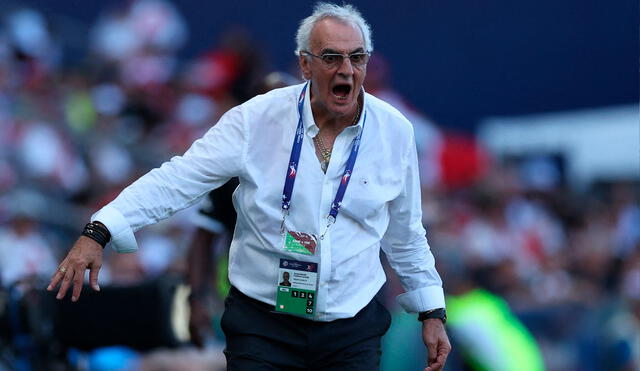 Jorge Fossati perdió su primer partido oficial dirigiendo a la selección peruana. Foto: AFP