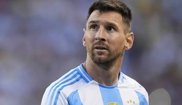 Lionel Messi presentó problemas en el aductor en los primeros minutos del partido contra Chile. Foto: AFP