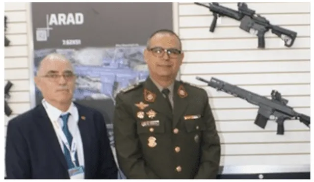 El representante de IWI, Natan Hendler, y el exgerente de FAME, coronel EP Marco Vega Oliveros, señalados por la Contraloría.