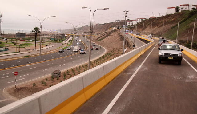 Se recomienda seguir las indicaciones de las autoridades para evitar congestionamientos por el cierre de la bajada Bertolotto en la Costa Verde. Foto: Andina