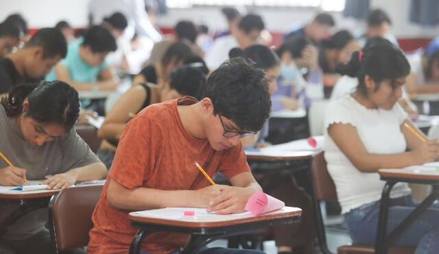 El examen de admisión de la Universidad de Huamanga se realizó este domingo 30 de junio. Foto: Andina