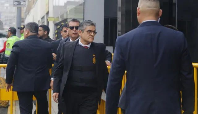 José Domingo Pérez llegó con la chaleco antibalas. Foto: Carlos Félix/ La República