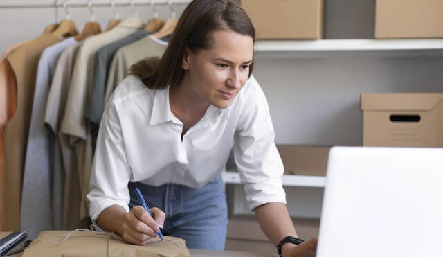 Los emprendimientos de jóvenes peruanas ascienden a 55,7%. Foto: Andina