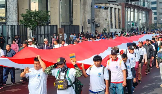  Pescadores exigen el pago de indemnizaciones y limpieza total del mar. Foto: Rosa Quincho/La República   