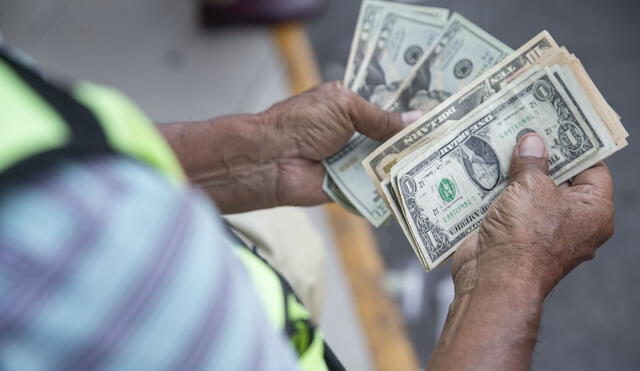 En el mercado paralelo, el dólar está en S/3,780 la compra y S/3,805 la venta. Foto: Andina