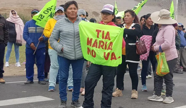 Desde el mediodía, los manifestantes llegaron a la plaza San Francisco y a la Curva con tractores, maquinarias pesadas y motocicletas. Foto: LR