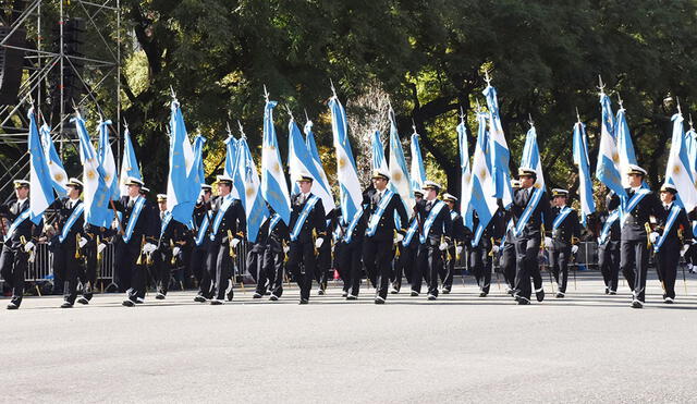 El tradicional desfile militar por el Día de la Independencia en Argentina se celebrará el 9 de julio en CABA. Conozca los horarios, el recorrido y las calles cerradas por este evento histórico. Foto: FF. AA de Argentina