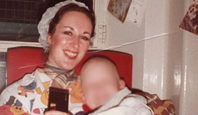 Antonya Cooper junto con su hijo Hamish. Según admitió, le ayudó a morir con una alta dosis de morfina. Foto: The Telegraph