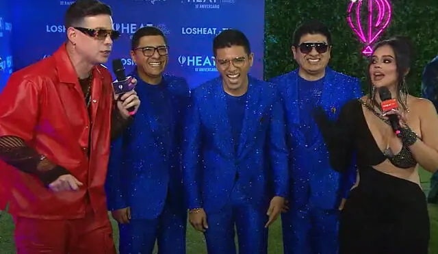 Christian Yaipén y sus hermanos llegaron con un exótico traje de color azul. Foto: Captura de pantalla / LosHeatTV