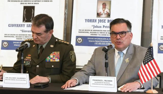 El encargado de Negocios de la Embajada de Estados Unidos en Colombia, Francisco L. Palmieri, y el director de la Policía de Colombia, William René Salamanca, participaron en una rueda de prensa en Bogotá (Colombia). Foto: captura de video