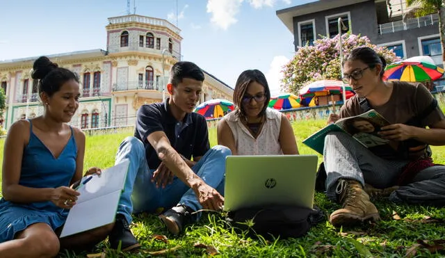 Para empezar con alguno de los cursos debes tener conexión a internet. Foto: Pronabec/referencial