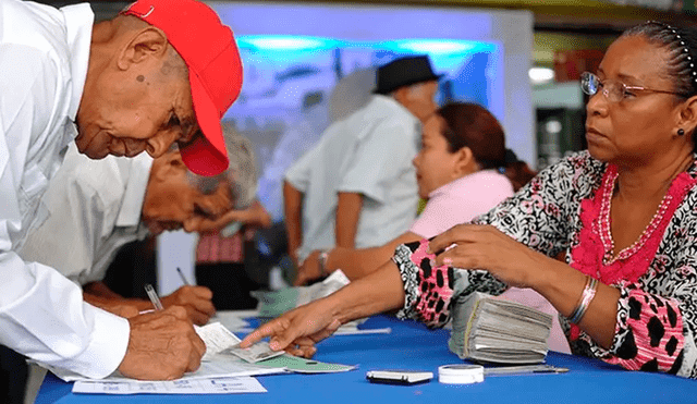 El cobro para los jubilados y pensionados se realizará el 19 de julio, mediante acreditamiento bancario y el 21 de julio vía cheques. Foto: Telemetro   